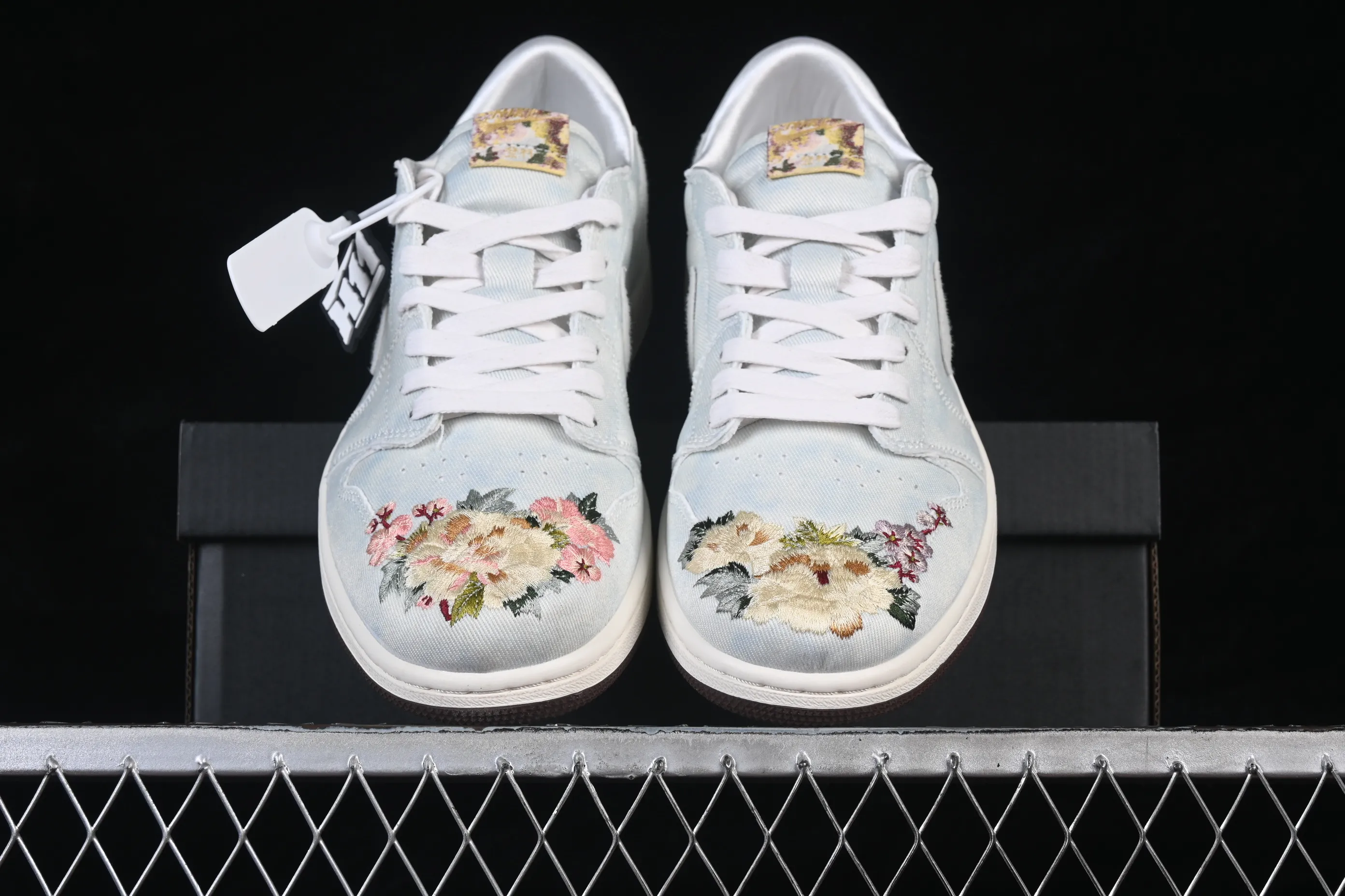 All categories Air Jordan Jordan series basketball shoes Air Jordan 1 Low Air Jordan 1 Low AJ1 Joe 1 Su embroidery low-top cultural basketball shoes IQ1109-011